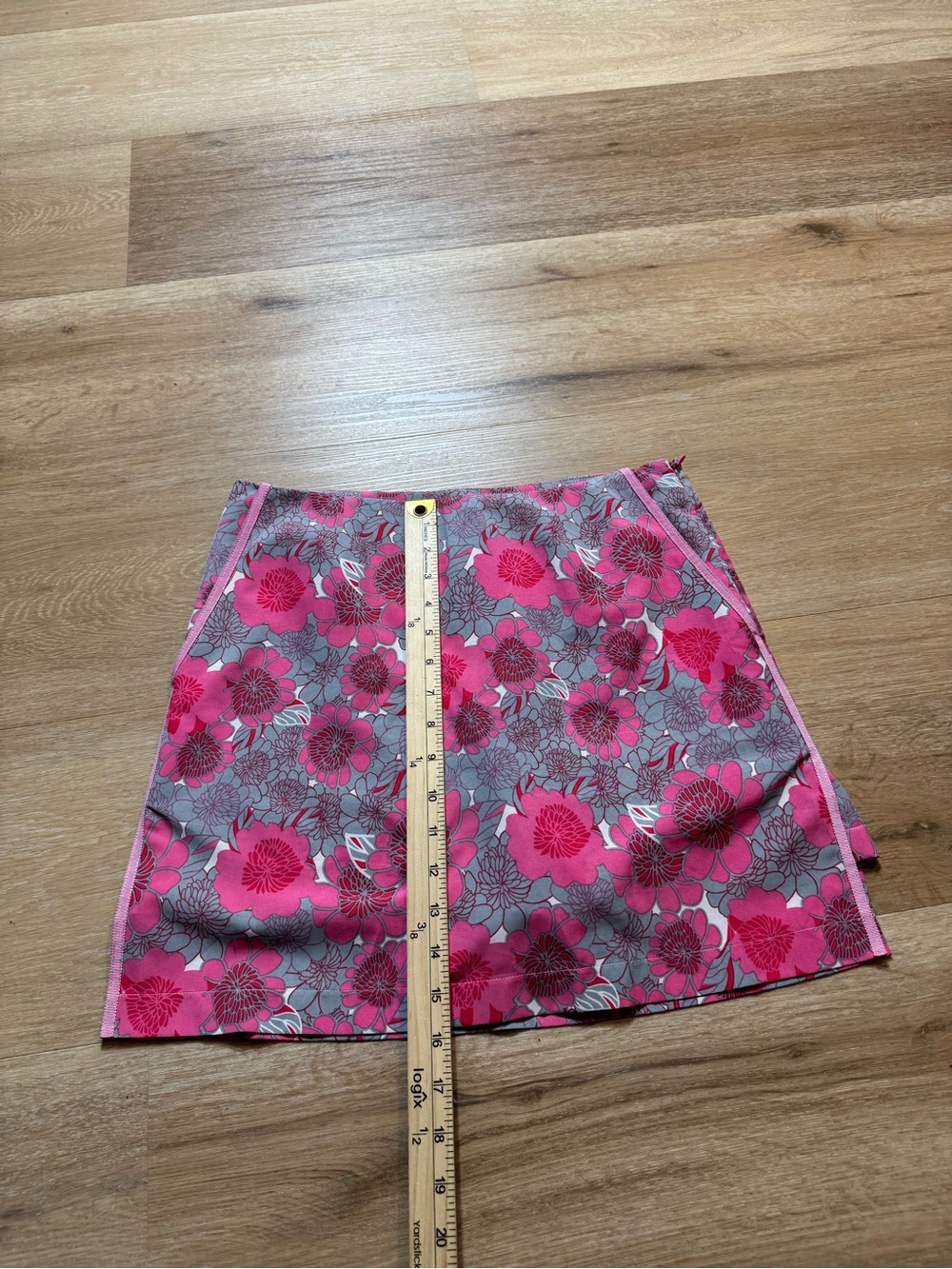 Golftini Floral Mini Skirt in Pink & Gray - Picture 6 of 10
